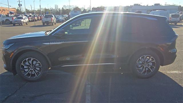 new 2025 Lincoln Nautilus car, priced at $52,095