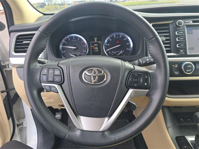 used 2015 Toyota Highlander car, priced at $17,888