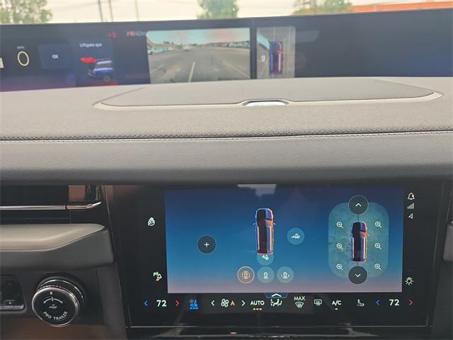 new 2025 Lincoln Navigator car, priced at $107,588