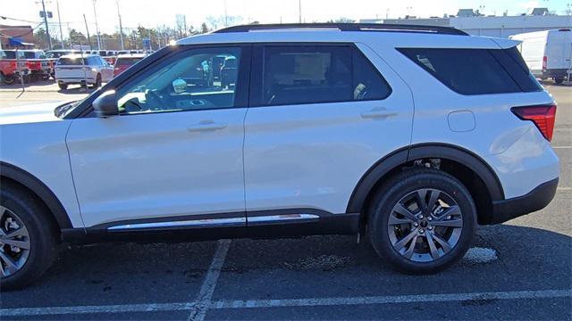 new 2025 Ford Explorer car, priced at $45,595