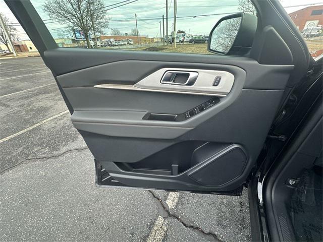new 2025 Ford Explorer car, priced at $44,688