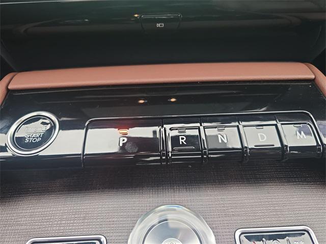 new 2025 Lincoln Navigator car, priced at $100,988