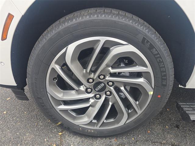 new 2025 Lincoln Navigator car, priced at $100,988