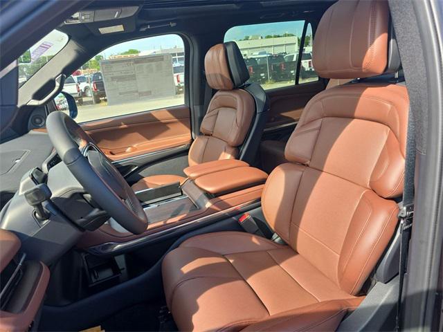 new 2025 Lincoln Navigator car, priced at $99,888