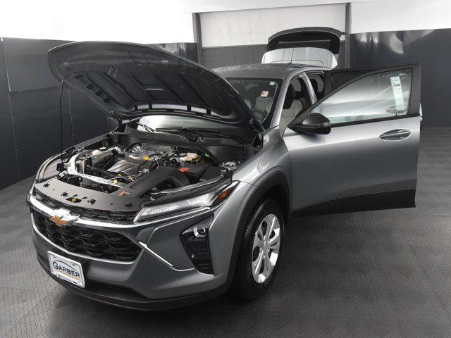 new 2025 Chevrolet Trax car, priced at $21,328