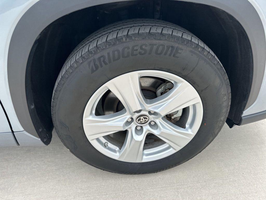 used 2023 Toyota Highlander car, priced at $32,881