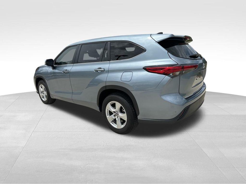 used 2023 Toyota Highlander car, priced at $32,881