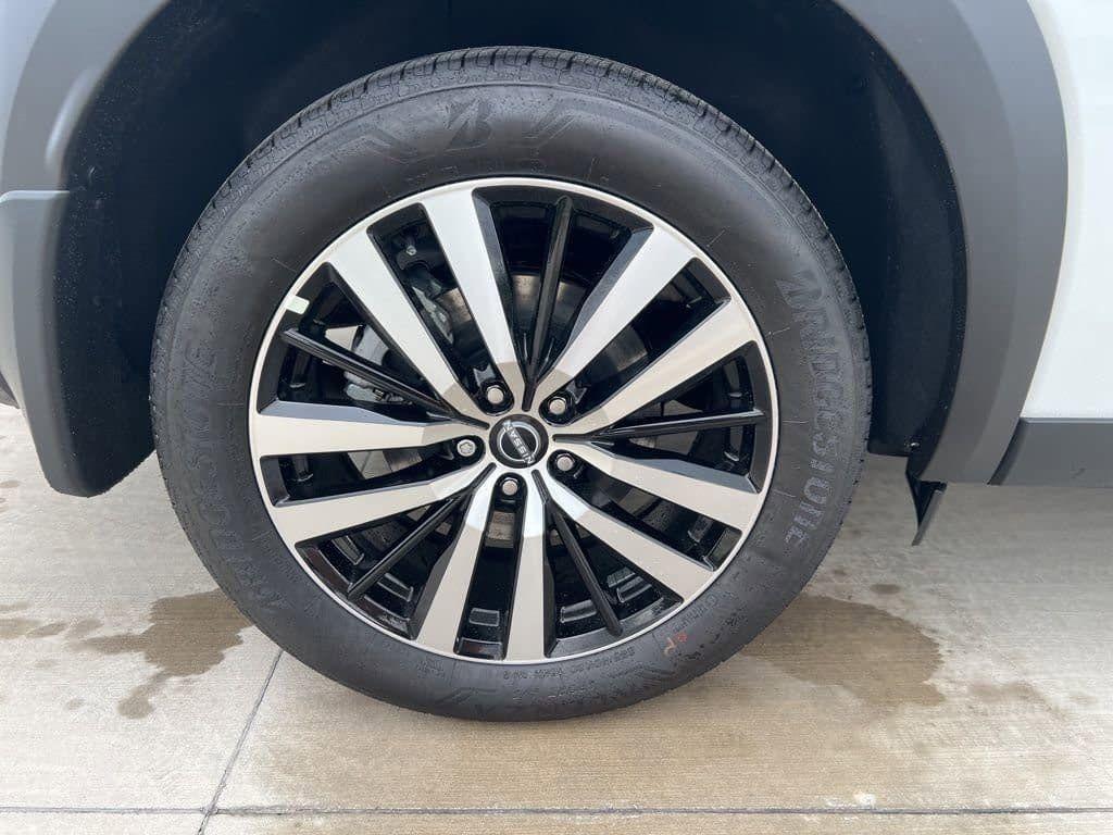 new 2025 Nissan Pathfinder car, priced at $45,146