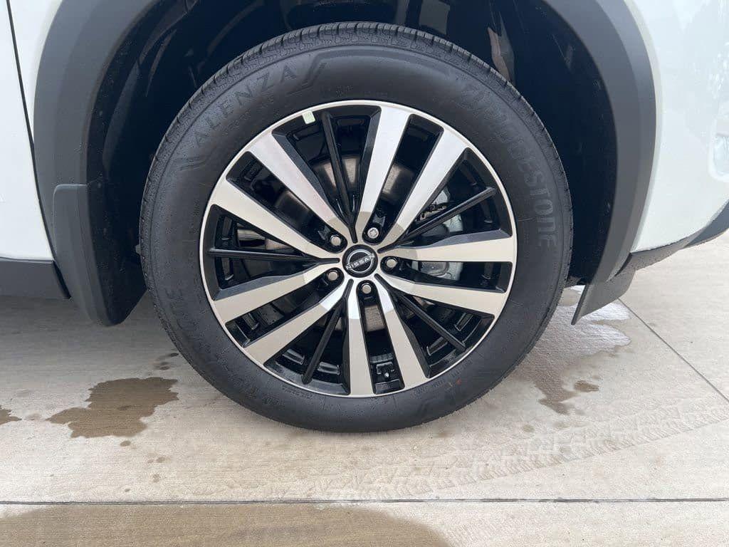 new 2025 Nissan Pathfinder car, priced at $45,146