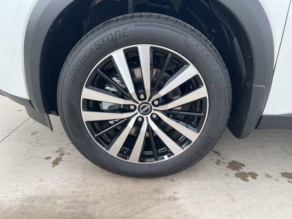 new 2025 Nissan Pathfinder car, priced at $45,146