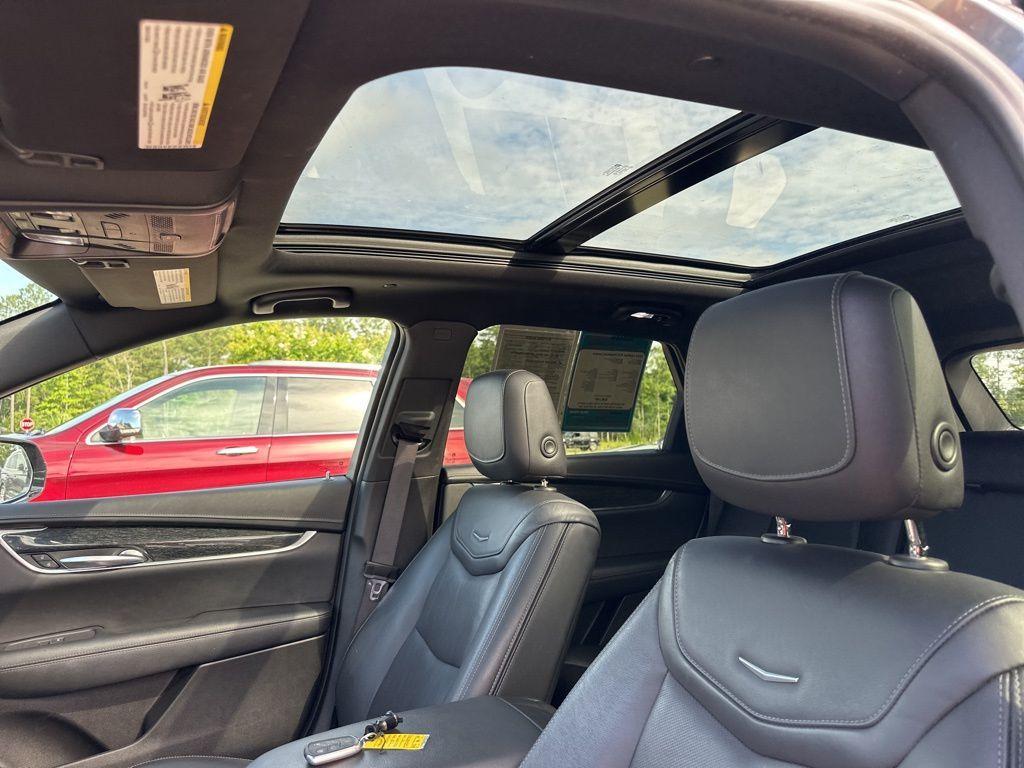 used 2021 Cadillac XT5 car, priced at $26,100