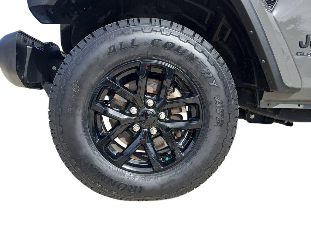 used 2022 Jeep Gladiator car, priced at $31,400