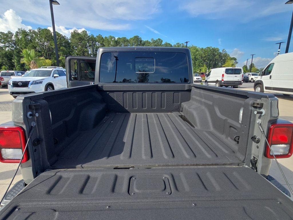 used 2022 Jeep Gladiator car, priced at $31,400