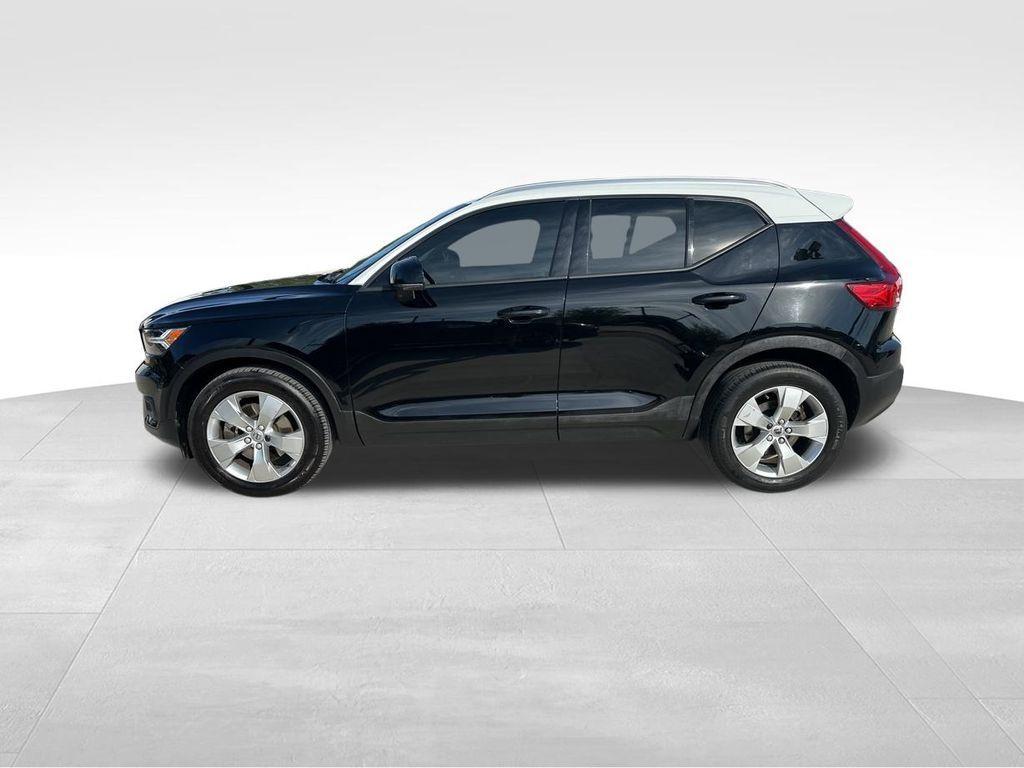 used 2021 Volvo XC40 car, priced at $25,400