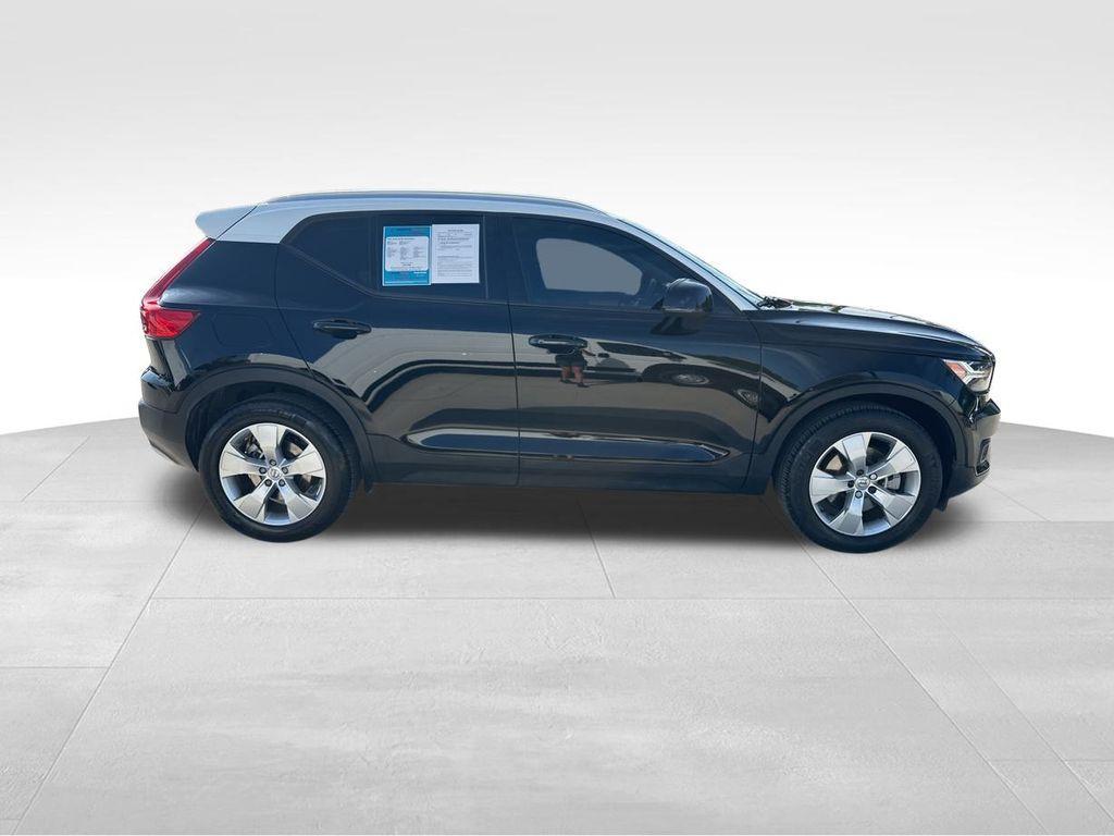 used 2021 Volvo XC40 car, priced at $25,400