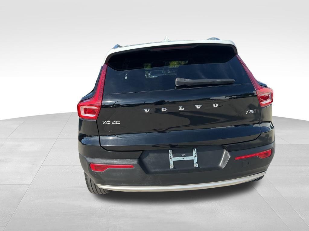 used 2021 Volvo XC40 car, priced at $25,400