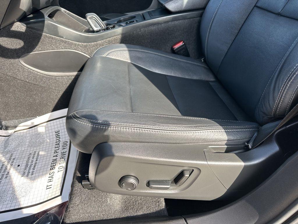 used 2021 Volvo XC40 car, priced at $25,400