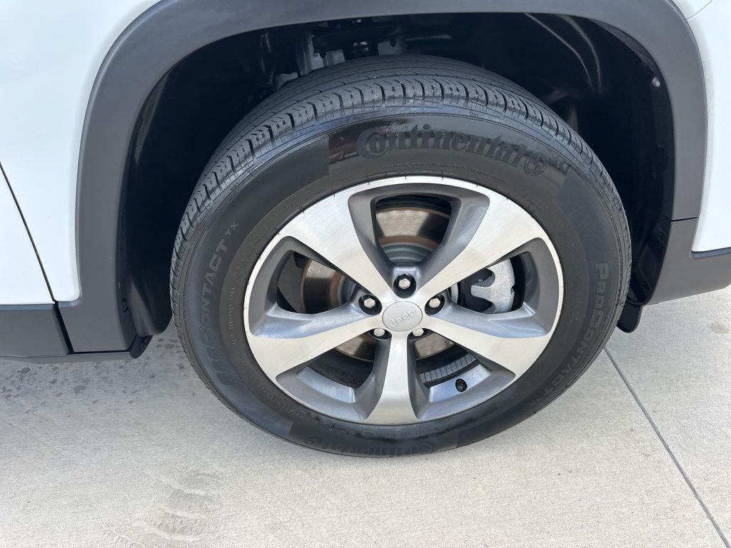 used 2021 Jeep Cherokee car, priced at $23,700