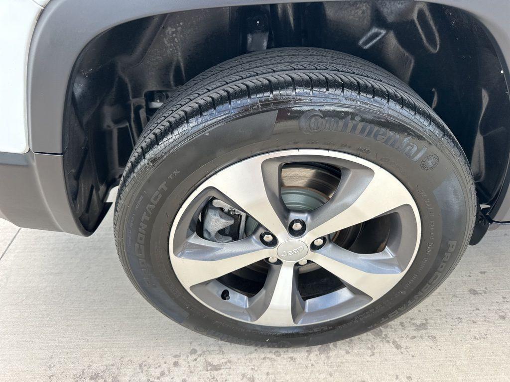 used 2021 Jeep Cherokee car, priced at $23,700