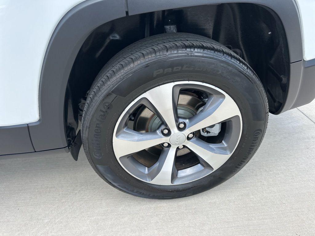 used 2021 Jeep Cherokee car, priced at $23,700