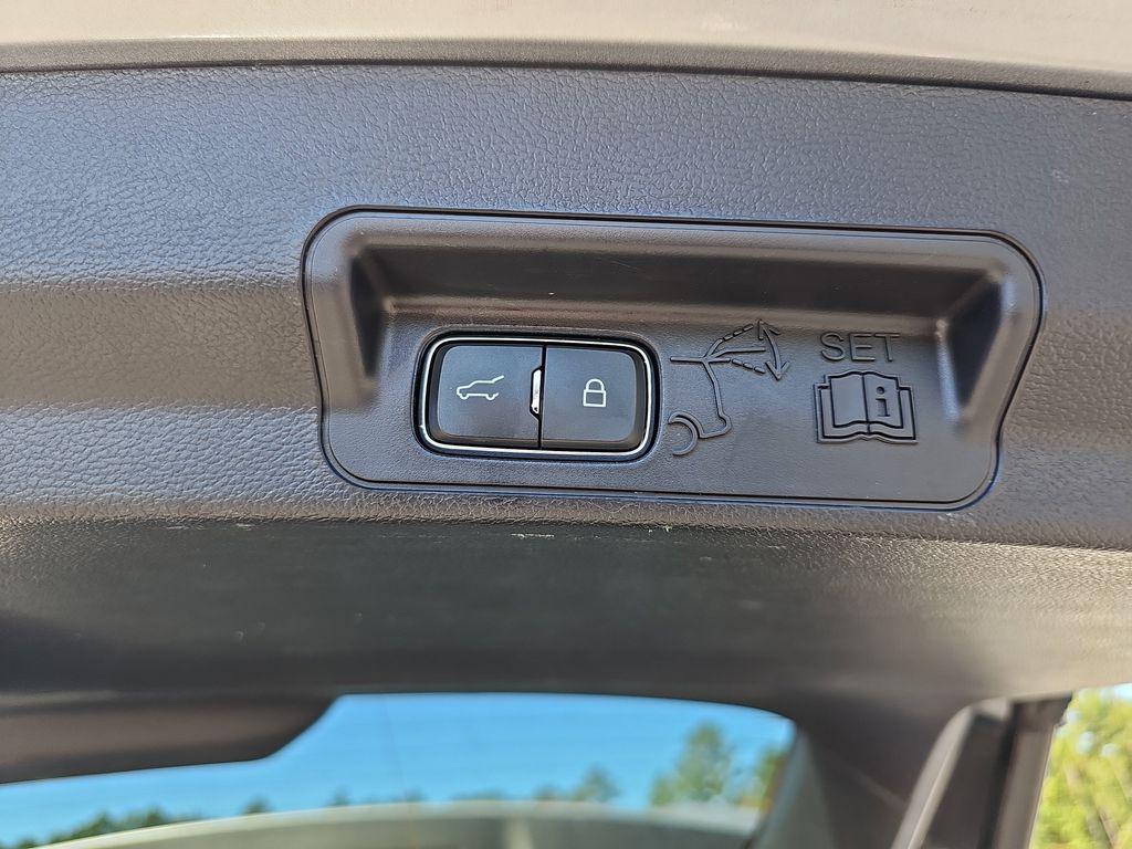 used 2022 Ford Explorer car, priced at $27,600