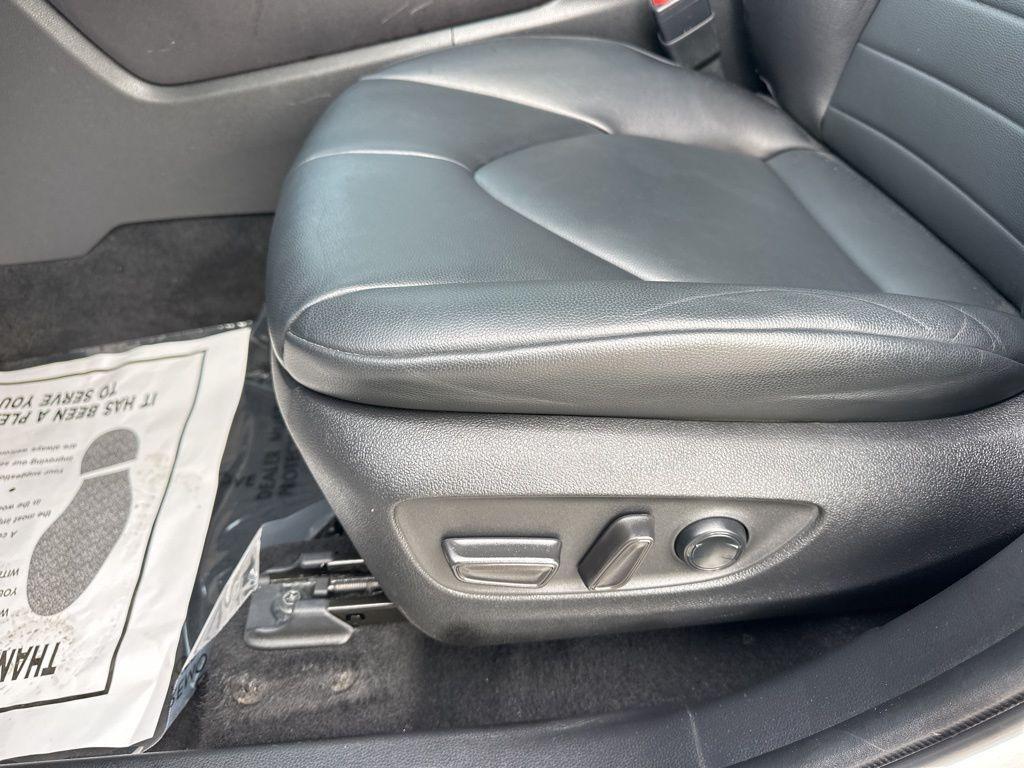 used 2022 Toyota Highlander car, priced at $24,900