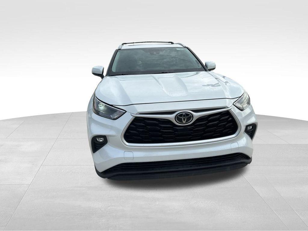 used 2022 Toyota Highlander car, priced at $24,900