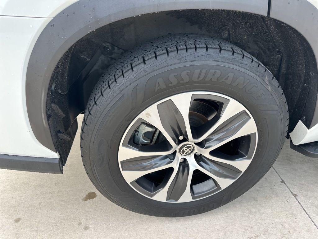 used 2022 Toyota Highlander car, priced at $24,900