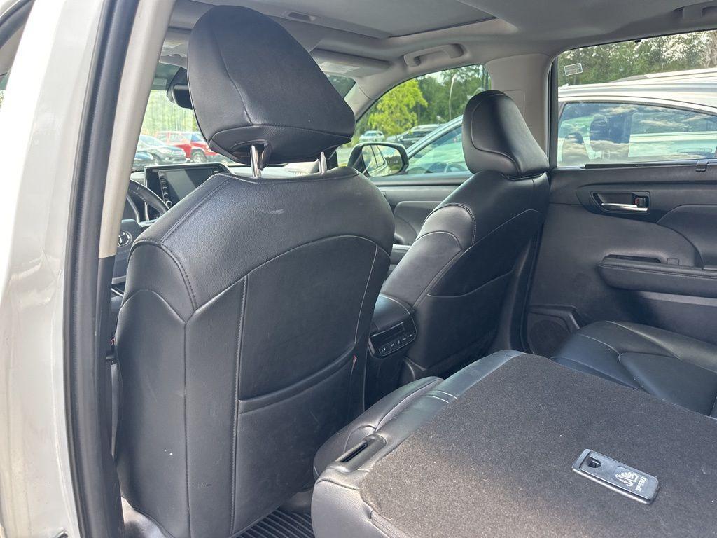 used 2022 Toyota Highlander car, priced at $29,500