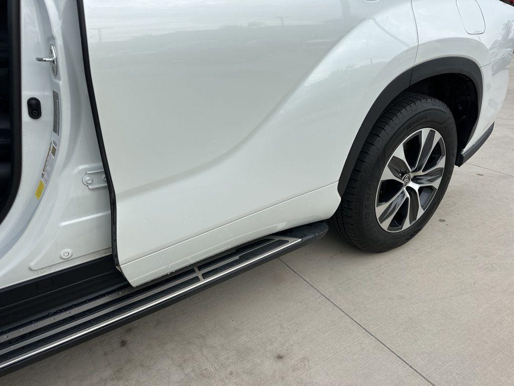 used 2022 Toyota Highlander car, priced at $24,900