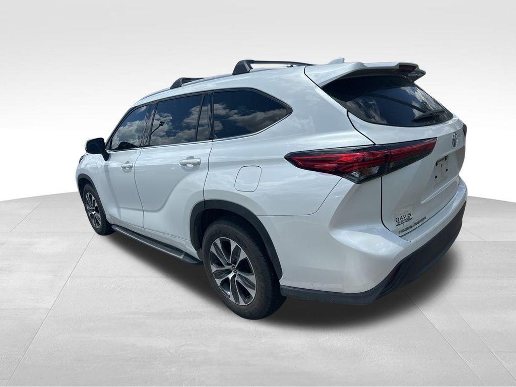used 2022 Toyota Highlander car, priced at $29,800