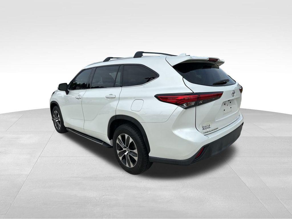 used 2022 Toyota Highlander car, priced at $24,900