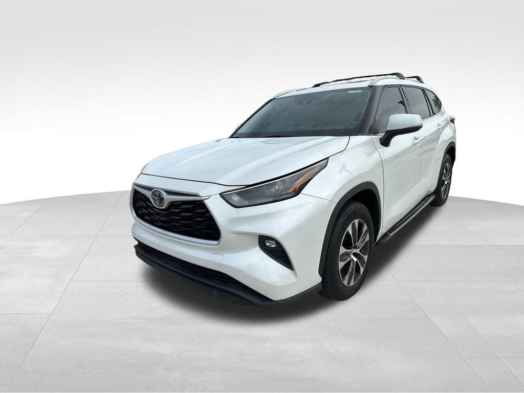 used 2022 Toyota Highlander car, priced at $24,900