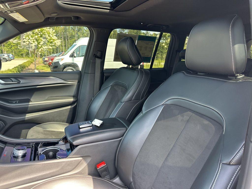 used 2023 Jeep Grand Cherokee car, priced at $31,400