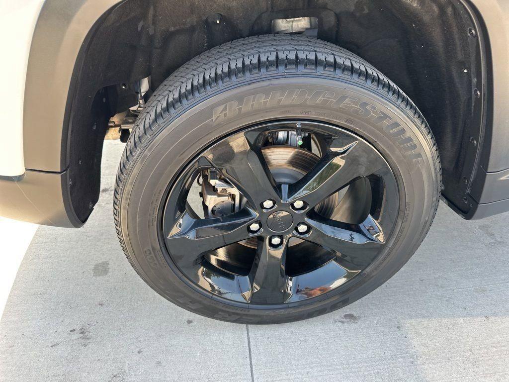 used 2023 Jeep Grand Cherokee car, priced at $29,600