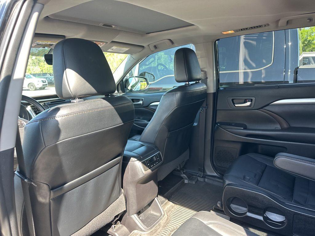 used 2019 Toyota Highlander car, priced at $27,682