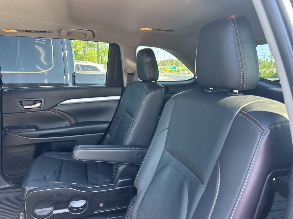 used 2019 Toyota Highlander car, priced at $27,682