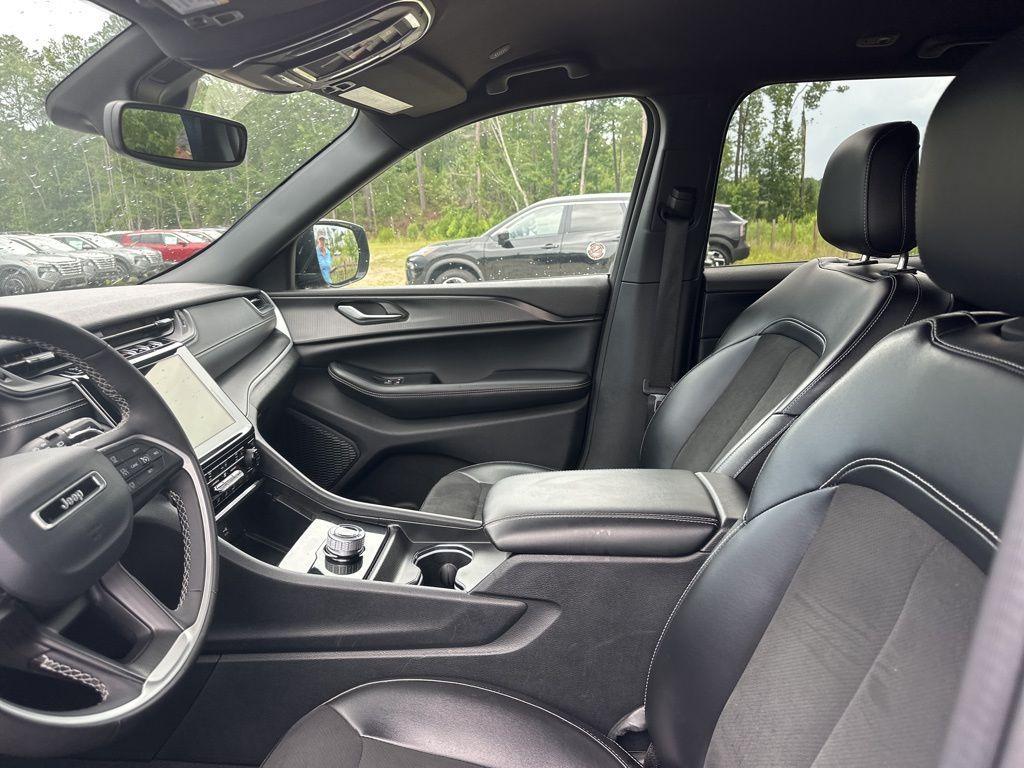 used 2024 Jeep Grand Cherokee car, priced at $29,900