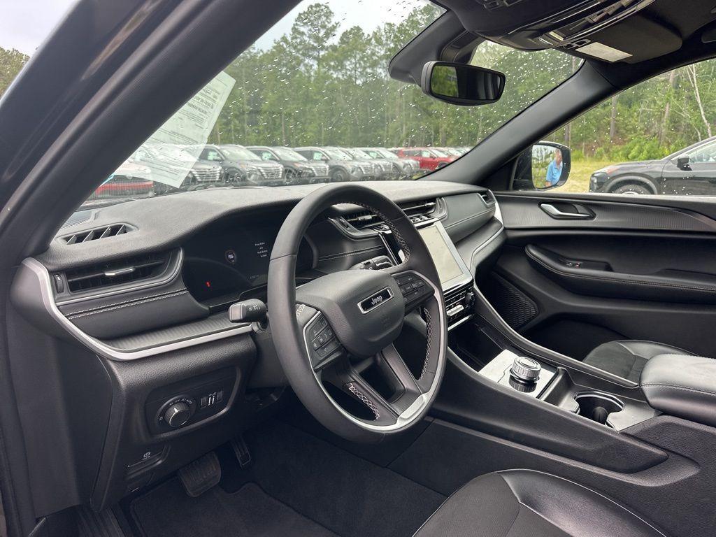used 2024 Jeep Grand Cherokee car, priced at $29,900