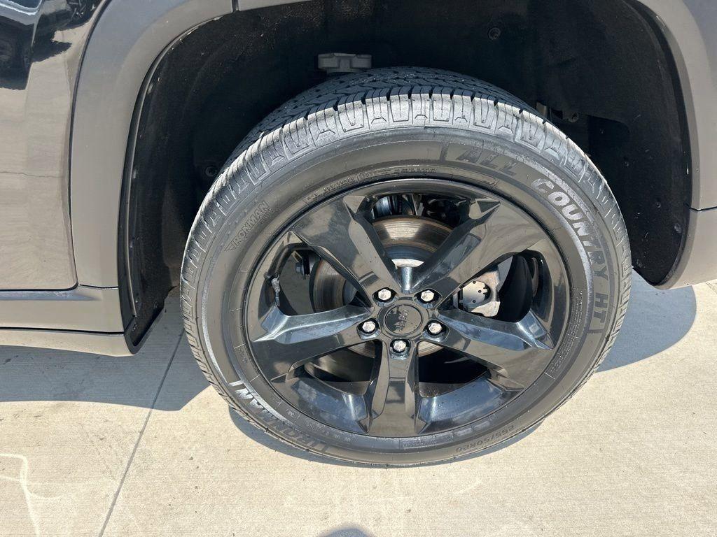 used 2024 Jeep Grand Cherokee car, priced at $27,700