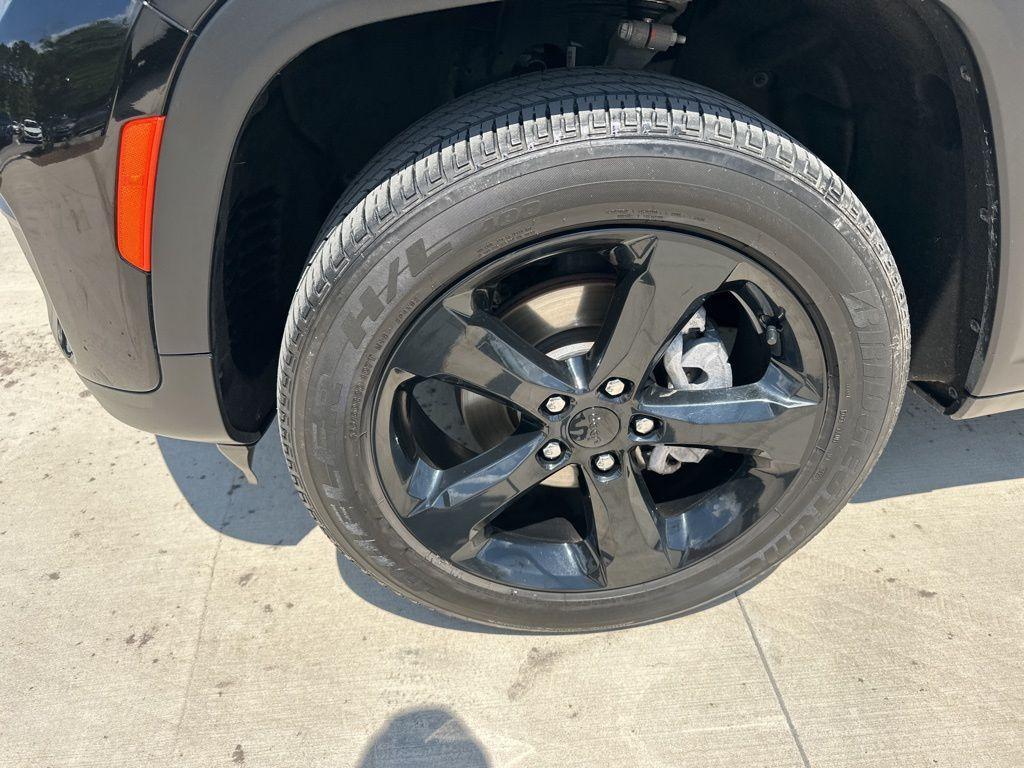 used 2024 Jeep Grand Cherokee car, priced at $30,300