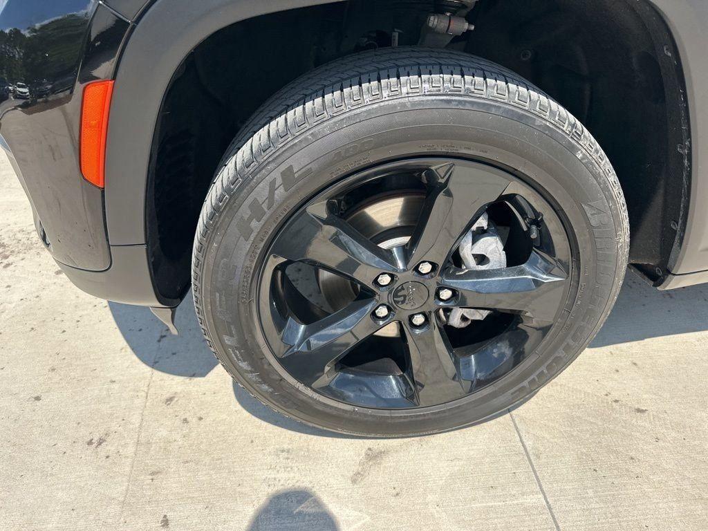 used 2024 Jeep Grand Cherokee car, priced at $27,700