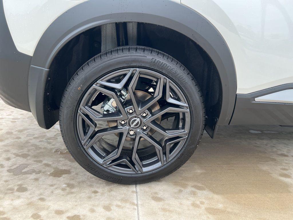 new 2025 Nissan Kicks car, priced at $29,098
