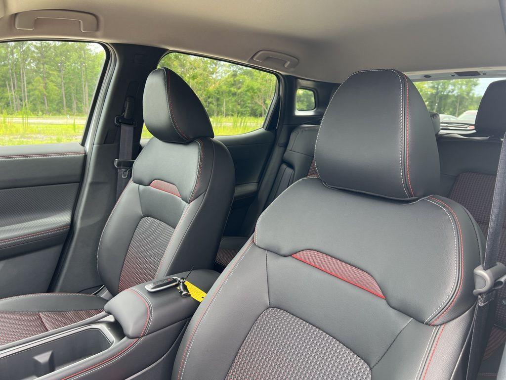 new 2025 Nissan Kicks car, priced at $29,098