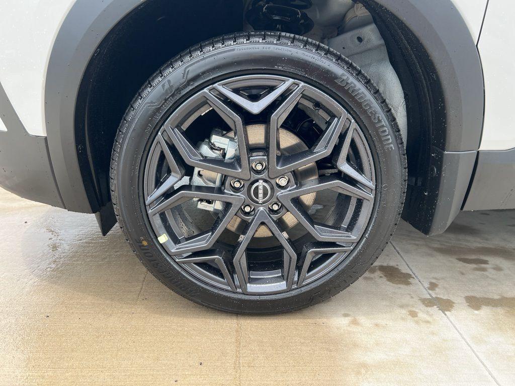 new 2025 Nissan Kicks car, priced at $29,098