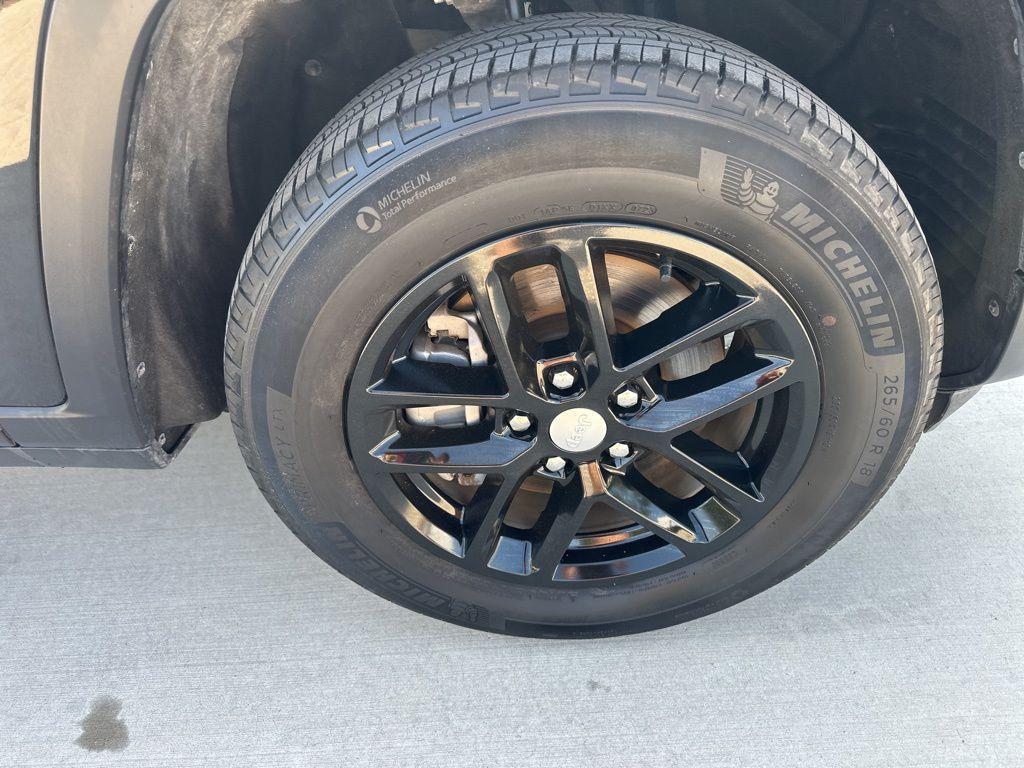 used 2023 Jeep Grand Cherokee L car, priced at $27,800
