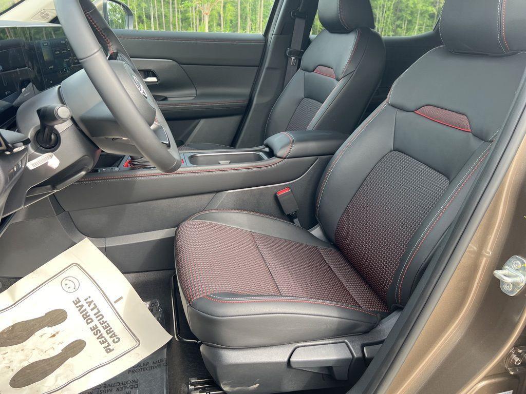 new 2025 Nissan Kicks car, priced at $27,752