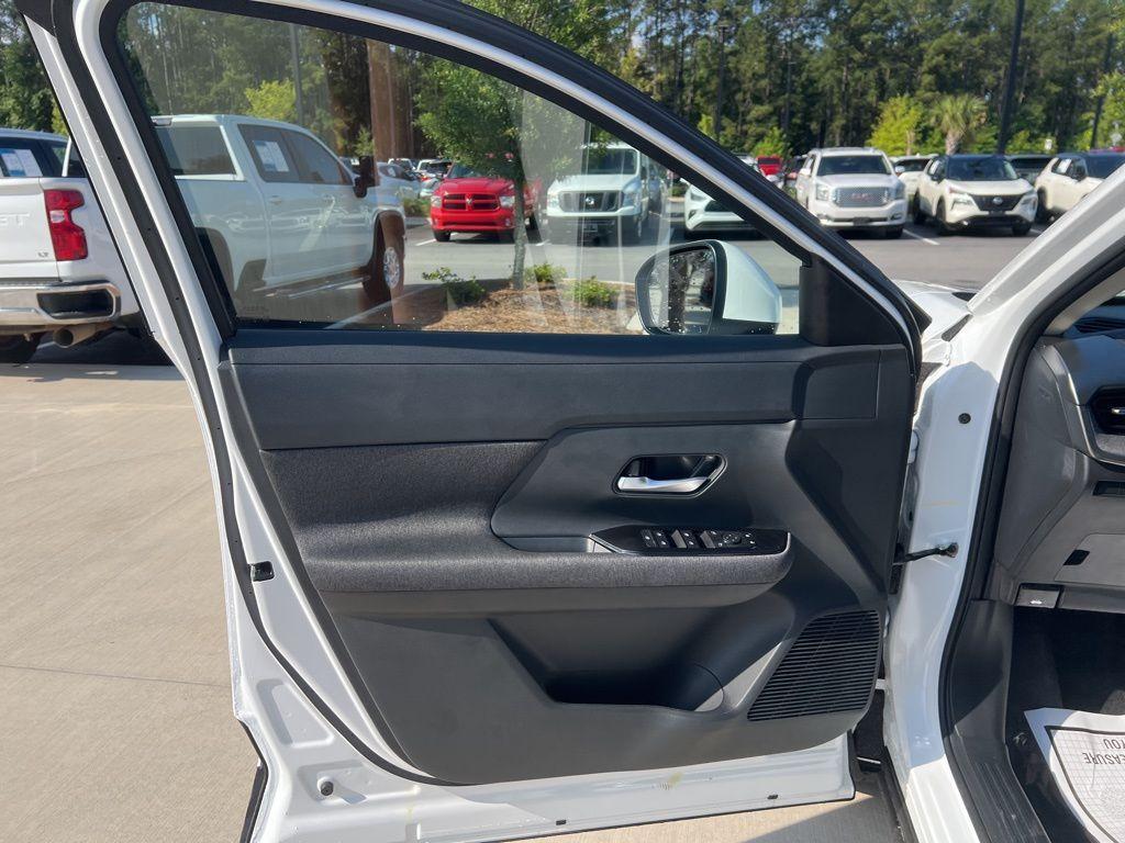 new 2025 Nissan Kicks car, priced at $25,386