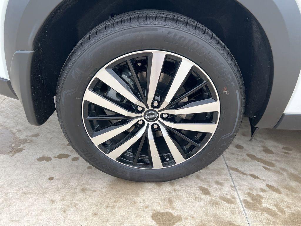 new 2025 Nissan Pathfinder car, priced at $51,265
