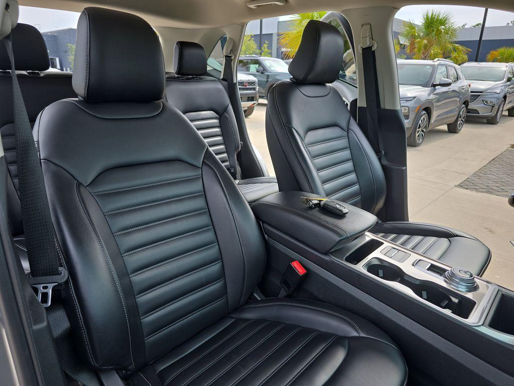 used 2024 Ford Edge car, priced at $20,400